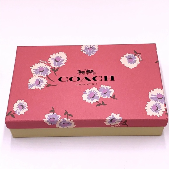 COACH Boxed Corner Zip Wristlet With Daisy Print - Picture 11 of 15
